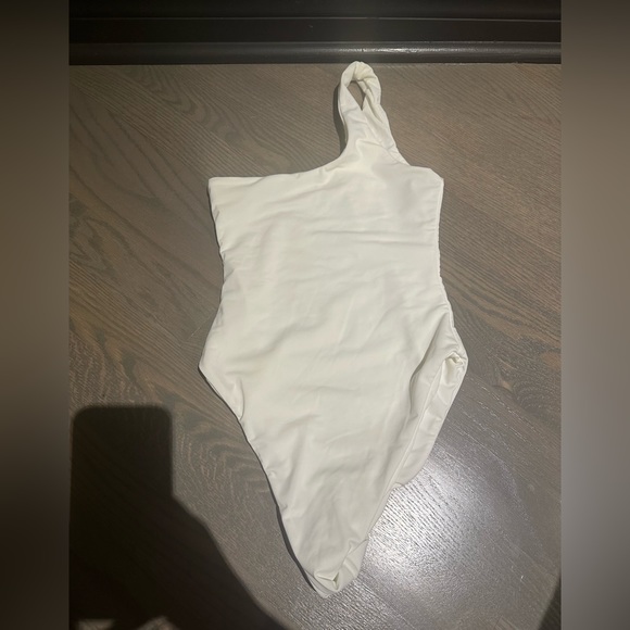 Aexae one shoulder one piece never warn - Picture 3 of 4